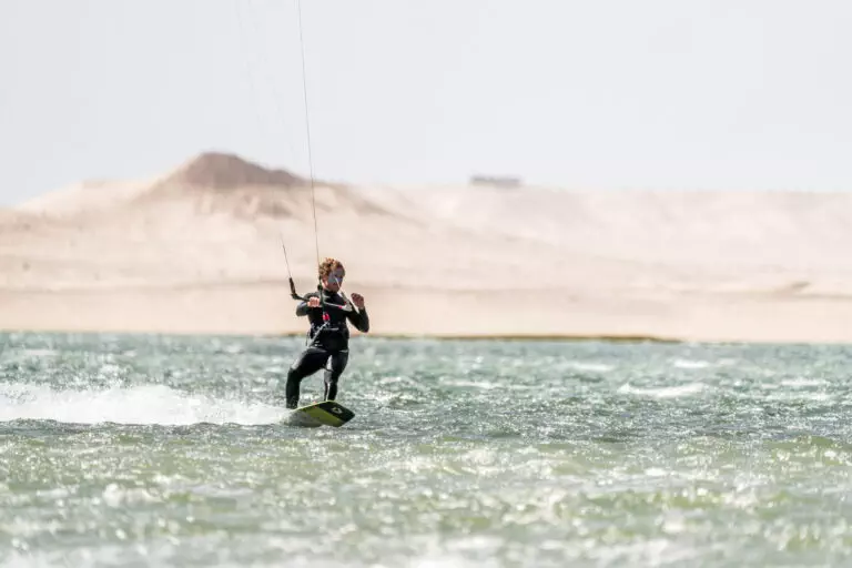 riding kitesurf